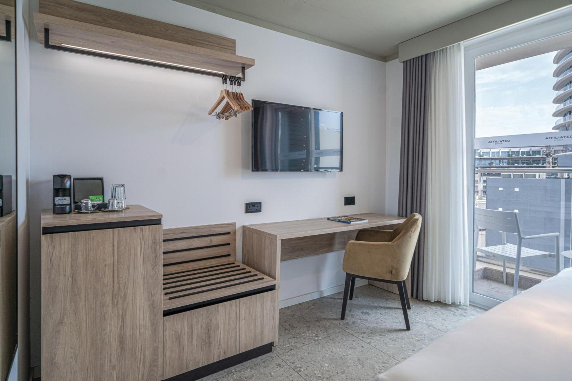 Hotel Mistral St Julian'S, Affiliated By Melia Saint Julian's 外观 照片